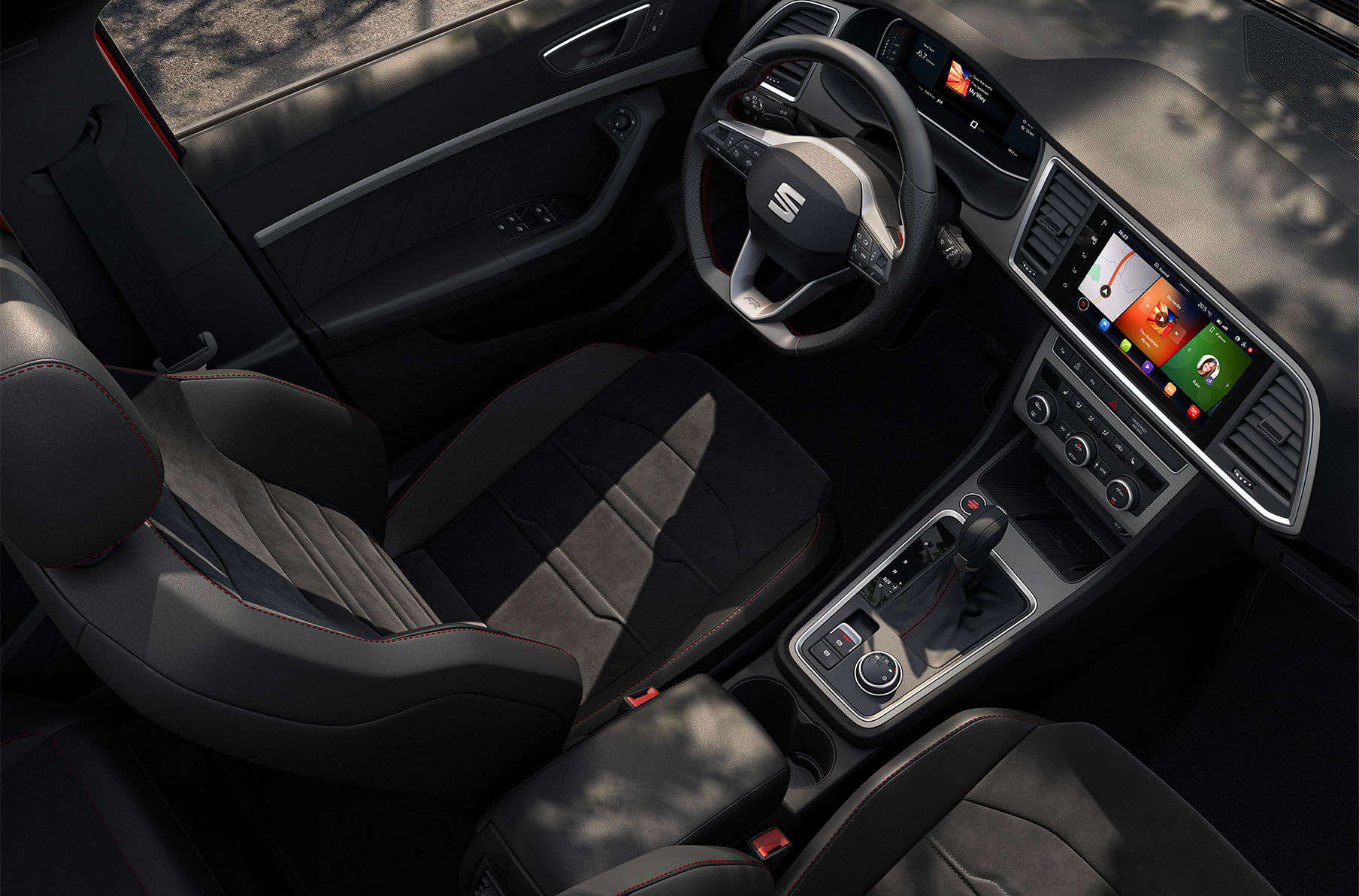 SEAT Ateca FR Black Edition, Detailaufnahme des Innenraums mit den schwarzen Sitzen un dem 9,2 Zoll Navigationssystem.